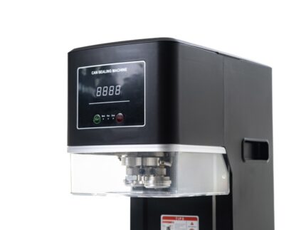 automatická uzatváračka plechoviek detail mechanizmu