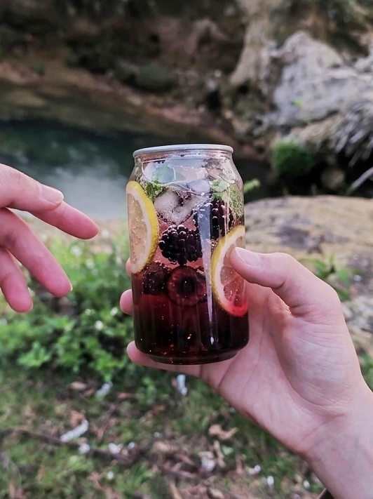 dark_drink_give_light_zoom1